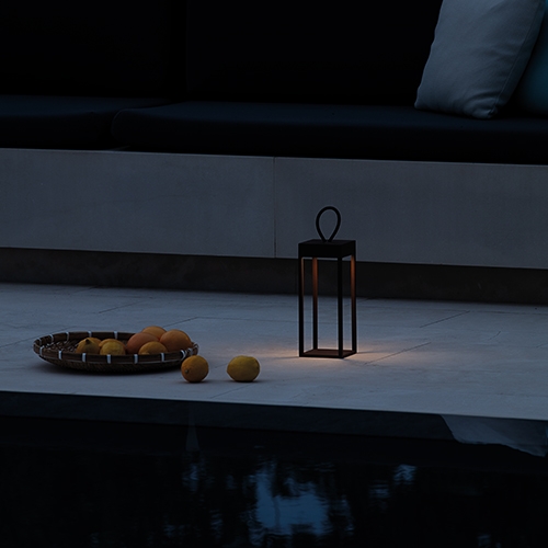 https://staging.ideal-lux.we-dev.it/assets/images/2025.01_Explore_our_collection_Esterni.jpg