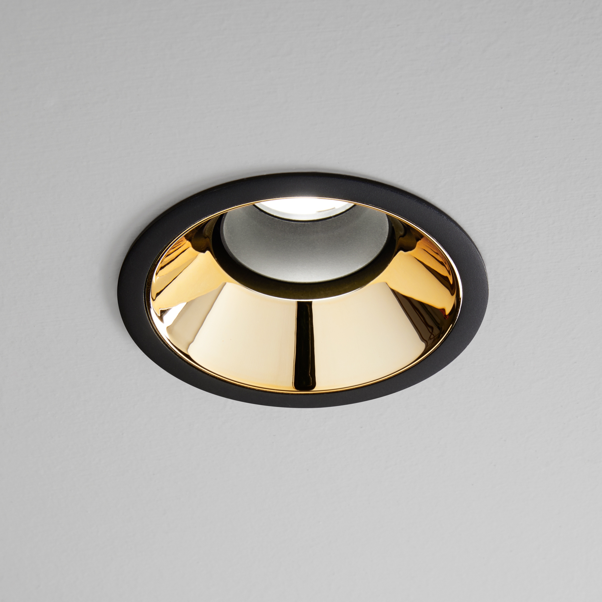 ZEUS FRAME TRIM ROUND 21W BK